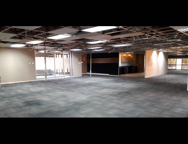 28M² CO-WORKING SPACE TO LET IN DIE HOEWES